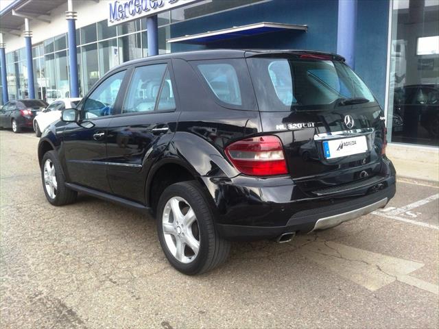 revolución Viento fuerte Fuera de borda Mercedes Benz ML 320 CDI 4MATIC TODO TERRENO de segunda mano, Diesel Negro  Obsidiana Met del 2009 con 180.183 km en Zaragoza